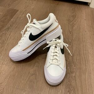 NWOT Nike Court Legacy Platform Sneakers